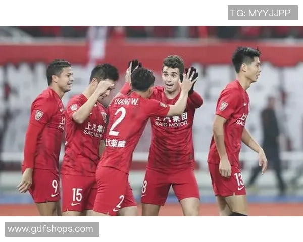 上海足球队的辉煌历程与突破之路全景纪实 上海足球队的辉煌历程与突破之路全景纪实